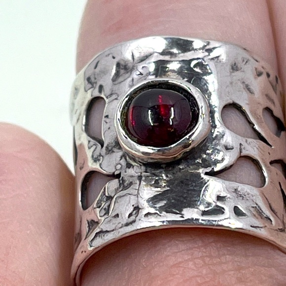 Vintage 925 Sterling Silver Stamped Large Ring With Red Stone - Picture 2 of 9